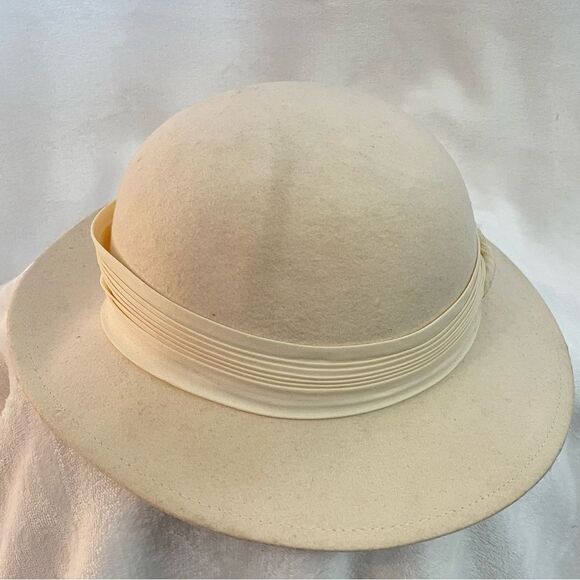 Vintage Cream Felted 1960s Ladies’ Hat - Picture 14 of 14